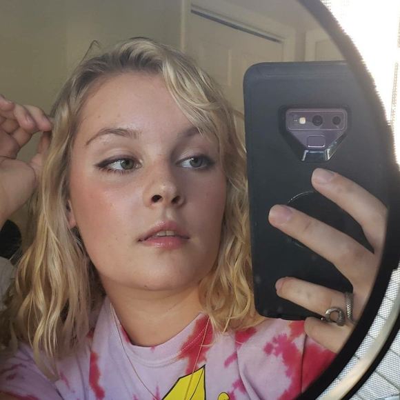 Profile Picture of Emma Conquest (@emmaconquest) on Poshmark
