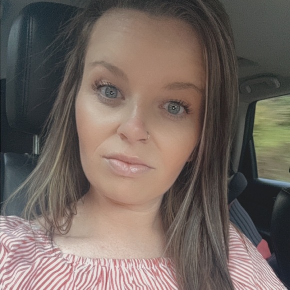 Madison Brendle - Poshmark Profile Picture of Madison Brendle (@madison_brendle) on Poshmark