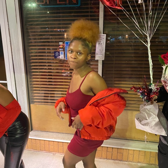 Simone Green - Poshmark Profile Picture of Simone Green (@simonegreen817) on Poshmark