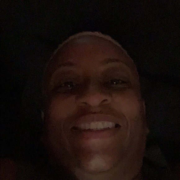 Profile Picture of Yolanda Walker (@robersonwalker4) on Poshmark