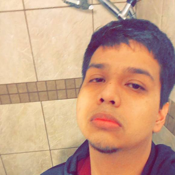 Profile Picture of Froiland Sanchez (@froilannd) on Poshmark