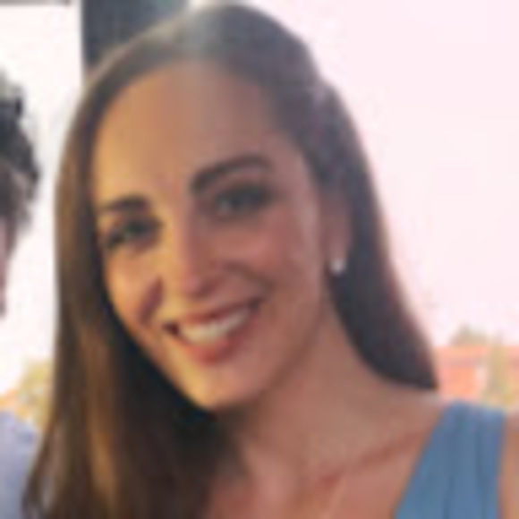 Profile Picture of Caroline Lahood (@carolinelahood) on Poshmark