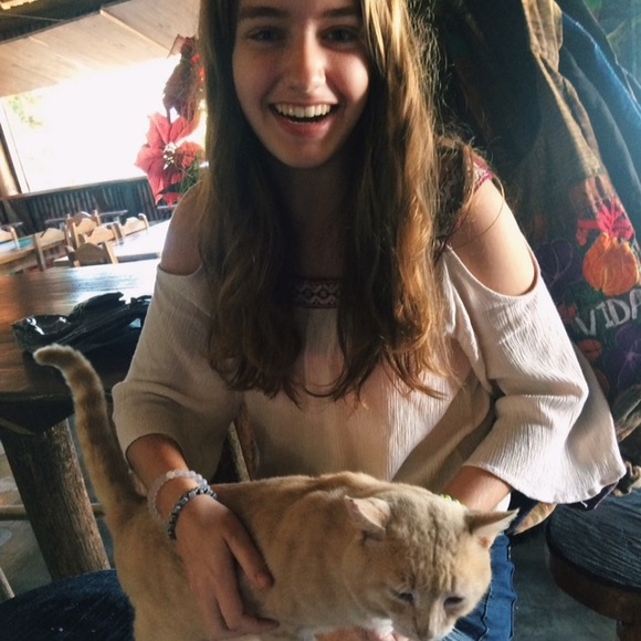 Profile Picture of Kelsey Potts (@kelseypotts) on Poshmark