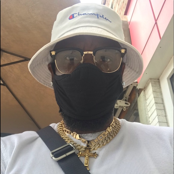 Profile Picture of Steven Pile (@stevenpile) on Poshmark