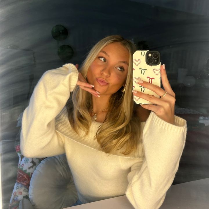 Profile Picture of g a b e (@gabriellaloewer) on Tiktok