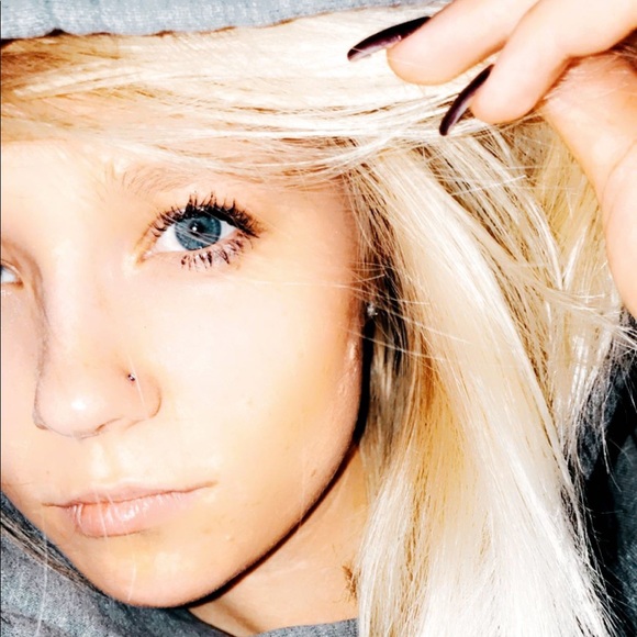 Profile Picture of Masha Gullekson (@mashagullekson) on Poshmark