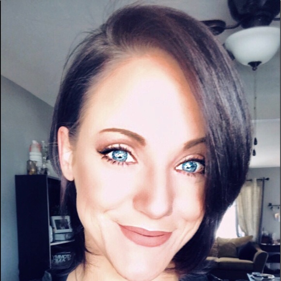 Profile Picture of Ashley Gryniuk (@ash002003) on Poshmark