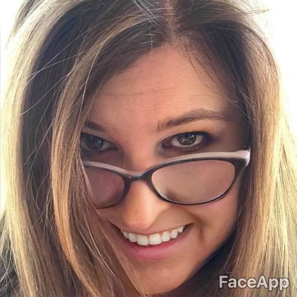 Profile Picture of Marie Penninger (@mariepenninger) on Poshmark