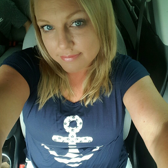 Desta Nania - Poshmark Profile Picture of Desta Nania (@destaleann) on Poshmark