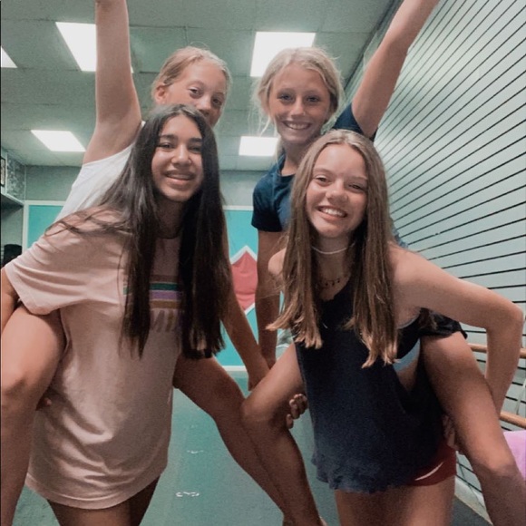 Julianne Meyer - Poshmark Profile Picture of Julianne Meyer (@juliannemeyer27) on Poshmark