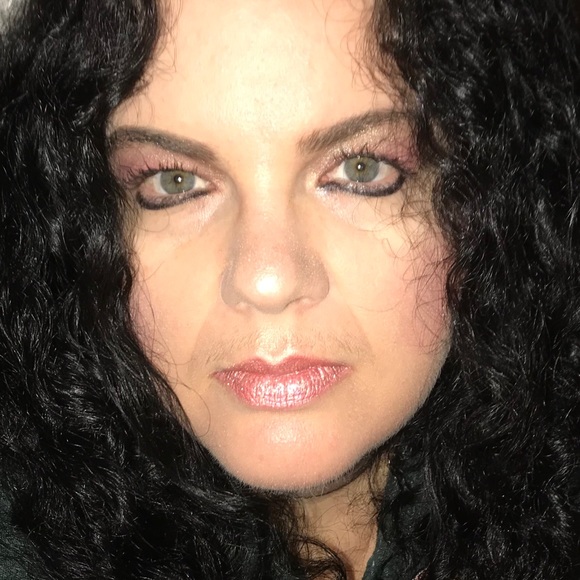 Profile Picture of Stephanie Lisi (@stephanielisi) on Poshmark