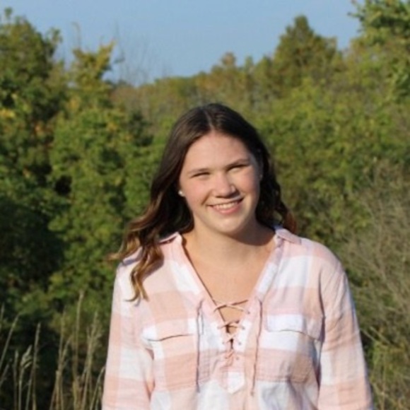 Profile Picture of Becca Medinger (@medingerbecca3) on Poshmark