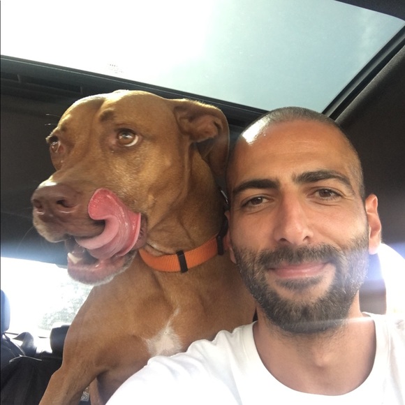 Profile Picture of Michael Akhavan (@michael_akhavan) on Poshmark