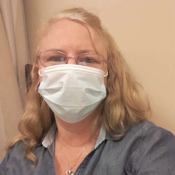 Profile Picture of Cindy Farrior (@simplegal49) on Poshmark