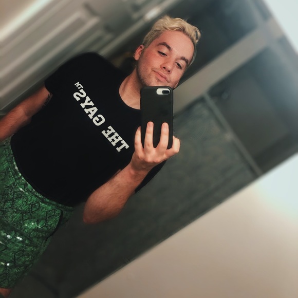 Profile Picture of Zachery Conaboy (@earthtozach) on Poshmark