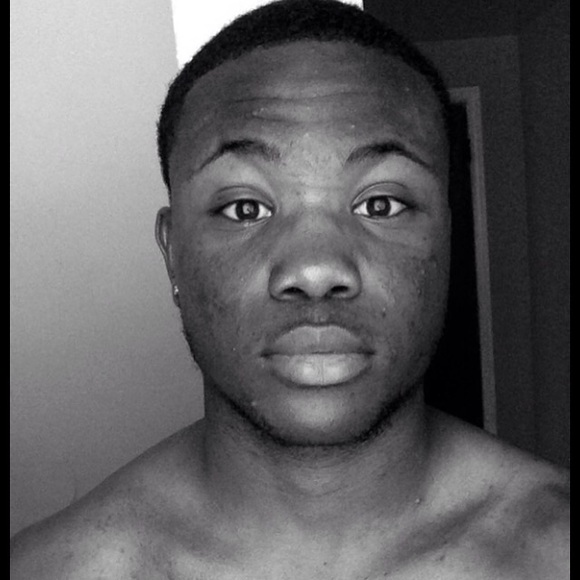 Fernandes Kelly - Poshmark Profile Picture of Fernandes Kelly (@dez810) on Poshmark