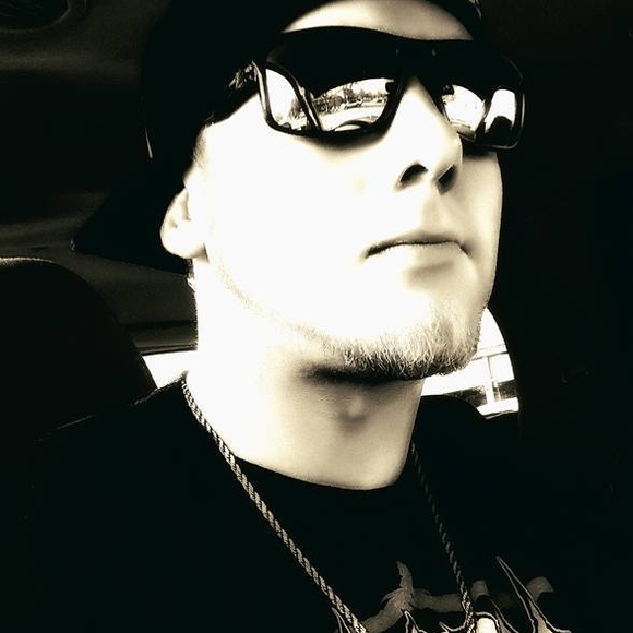 Profile Picture of Erik Molander (@emolander10) on Poshmark