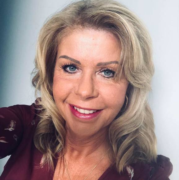 Profile Picture of Sharon Andrews (@slider4144) on Poshmark