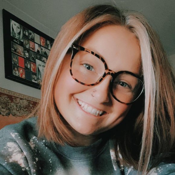 Profile Picture of Anna Esterly (@annaesterly) on Poshmark