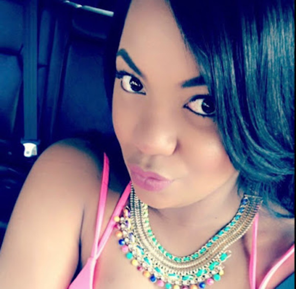 Profile Picture of Evelyn Araujo (@earaujo0821) on Poshmark