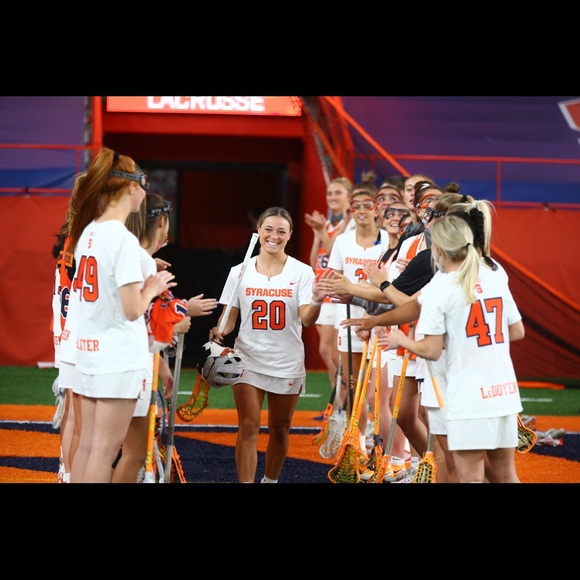 Profile Picture of Bella Recchion (@bellarecchion_) on Poshmark