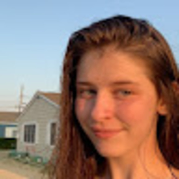 Profile Picture of Amelia Duffy (@meeschie) on Poshmark