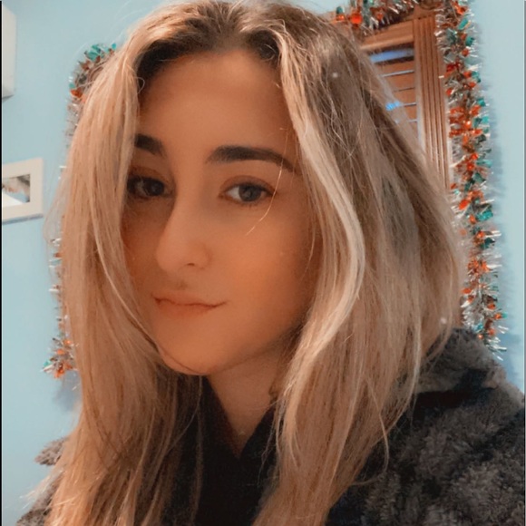 Profile Picture of Chrissy Dibartolo (@chrissybop) on Poshmark