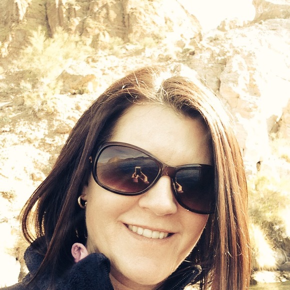 Profile Picture of Nikki Branstiter (@knbranstiter) on Poshmark