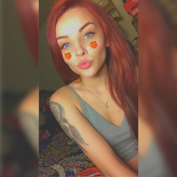 Profile Picture of Madison Beaudreau (@maddiepaigeeee) on Poshmark