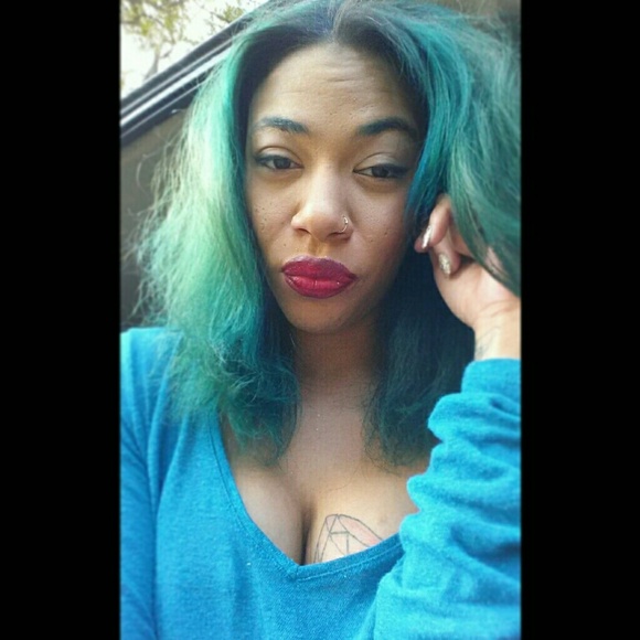 Profile Picture of Alice Parker (@beishaparker) on Poshmark