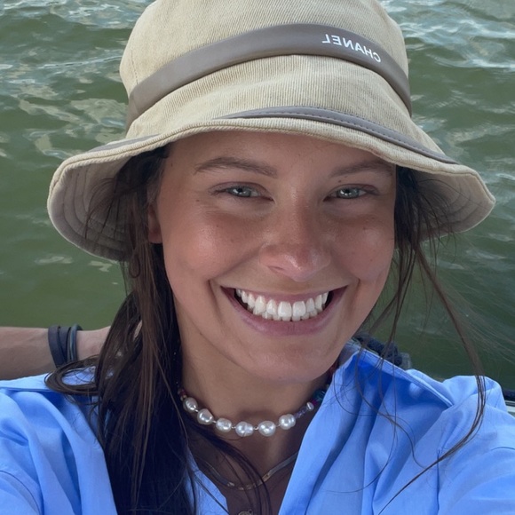 Profile Picture of Danielle Blakey (@dblakey10) on Poshmark
