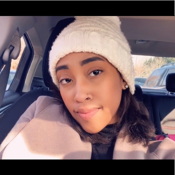 Profile Picture of Danesha Hooker (@dmariieee) on Poshmark