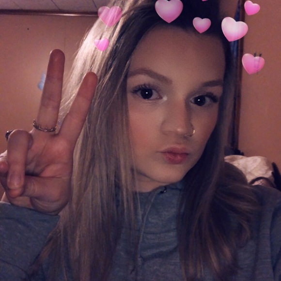 Profile Picture of Rebecca Pyman (@rebeccapyman03) on Poshmark