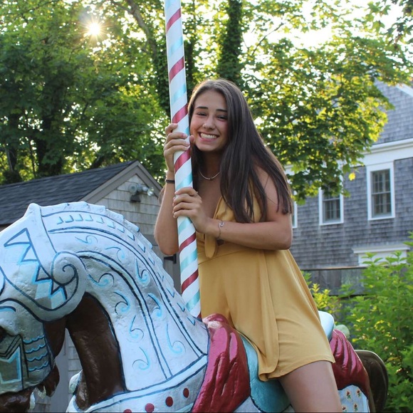 Profile Picture of Ella Meninno (@ellameninno) on Poshmark