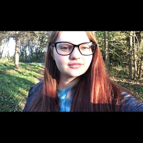 Profile Picture of Riley Binns (@rileybinns21) on Poshmark