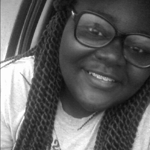 Profile Picture of Sharanda Lee (@tamaya18) on Poshmark