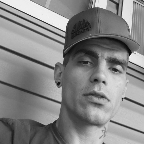Profile Picture of Tyler Darling (@tyler3155) on Poshmark