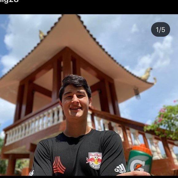 Kazu Shigenobu - Poshmark Profile Picture of Kazu Shigenobu (@kazshigenobu) on Poshmark