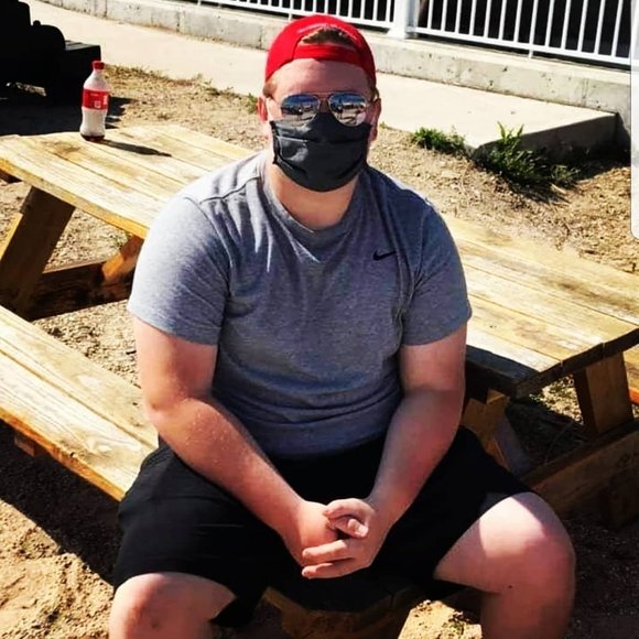 Profile Picture of Alex Wren (@alex_wren11) on Poshmark