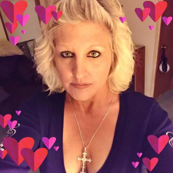 Profile Picture of Lisa Busboom (@lisabusboom) on Poshmark