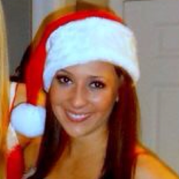 Profile Picture of Savannah Lloyd (@savlloyd) on Poshmark