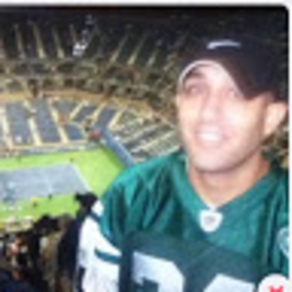 Profile Picture of Matthew Christ (@matthew_christ) on Poshmark