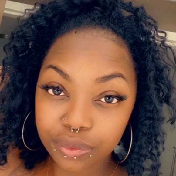 Profile Picture of Sacha Elmore (@nailsbyshay) on Poshmark