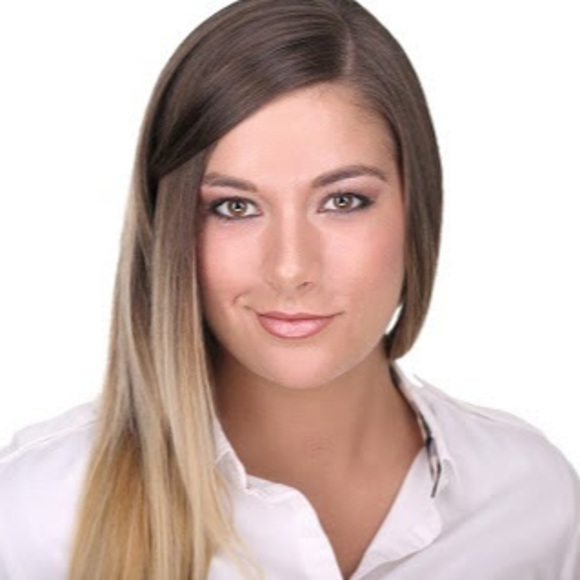 Profile Picture of Ashley Isiminger (@isi7689) on Poshmark