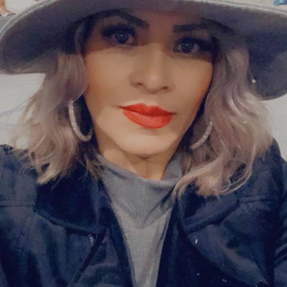 Profile Picture of Esther Perez (@estherp818) on Poshmark