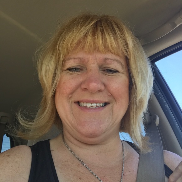 Profile Photo of Debra Freytag (@39hawaii) on Poshmark