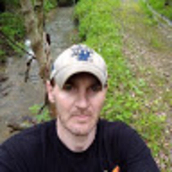 Profile Picture of Evan Pietrus (@evanpietrus0) on Poshmark