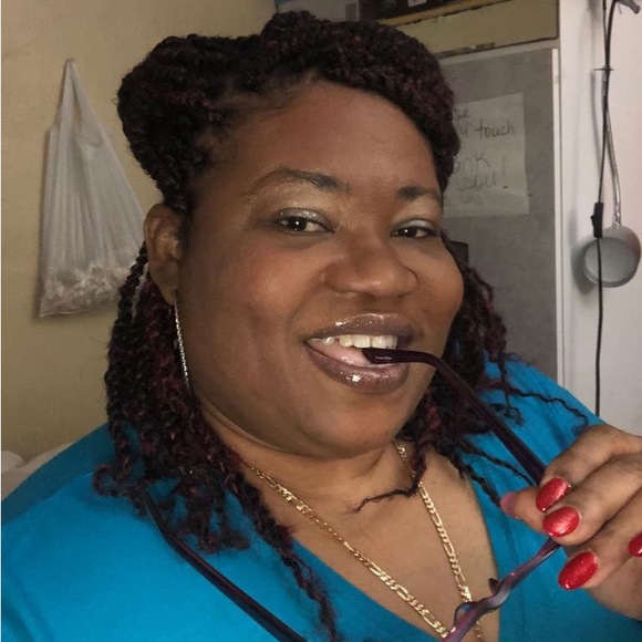 Profile Picture of Joslaine C (@lailainejean) on Poshmark