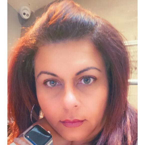 Profile Picture of Vanda Roppa (@vandagioia) on Poshmark