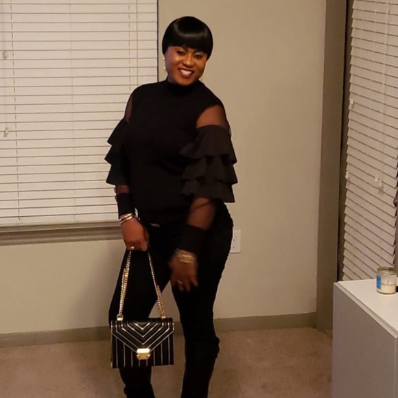 Sandra Canfora - Poshmark Profile Picture of Sandra Canfora (@sandyonuigbo) on Poshmark